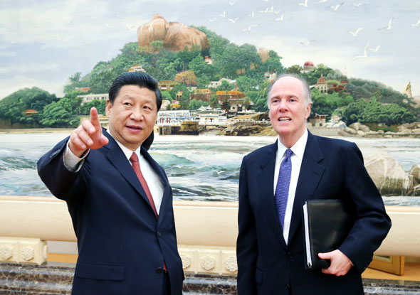 2013年5月27日，国家主席习近平在北京人民大会堂会见美国总统国家安全事务助理多尼伦。
摄影：新华社记者  姚大伟