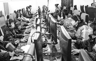 少年沉迷网游住网吧两天两夜 称能提高学习成绩